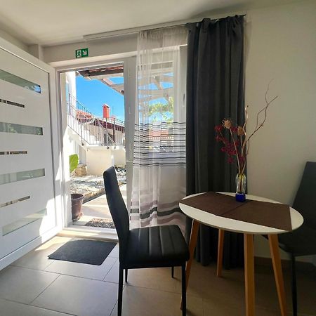 Azzurro Mare Apartment พูลา ภายนอก รูปภาพ