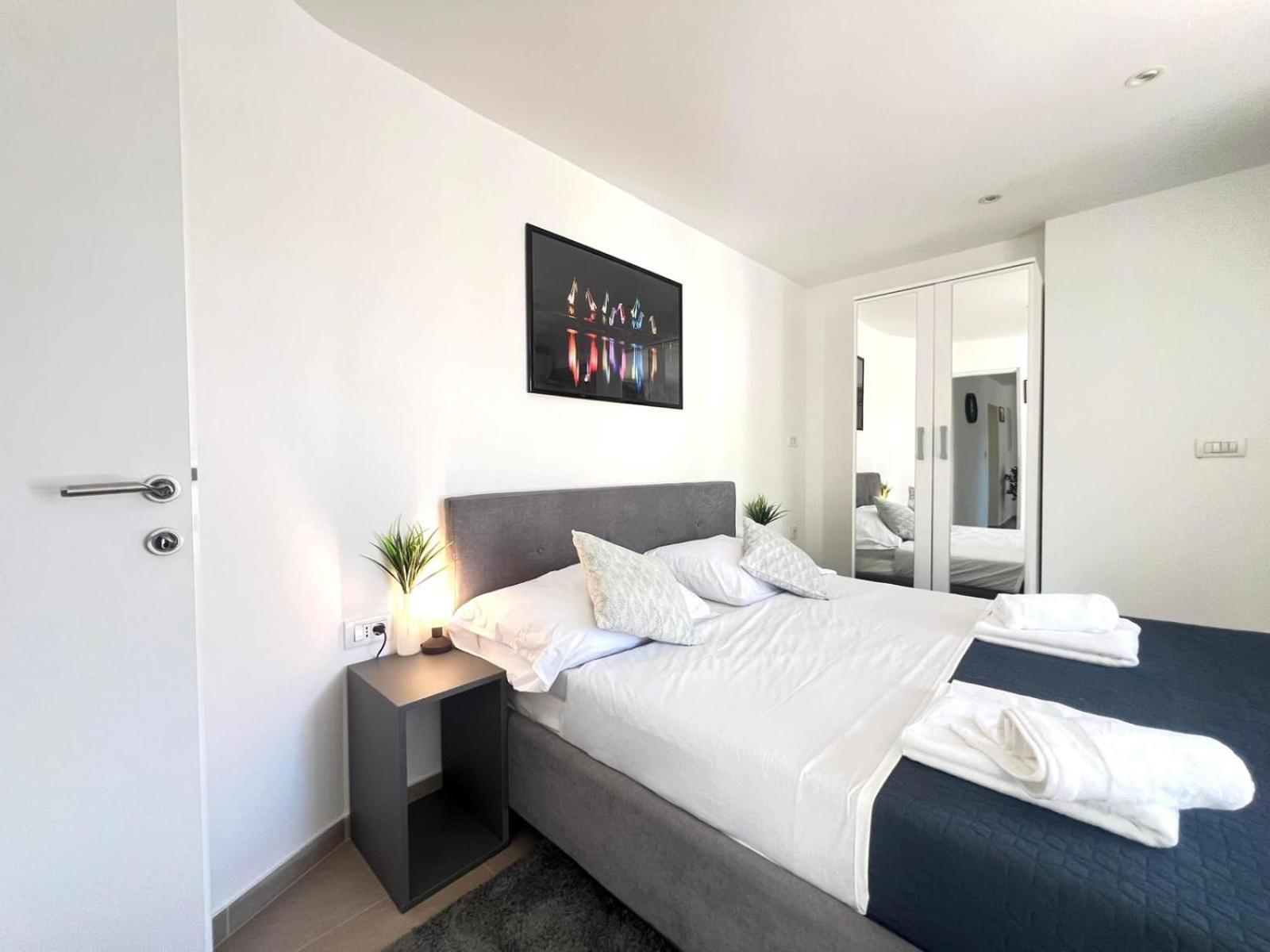 Azzurro Mare Apartment พูลา ภายนอก รูปภาพ