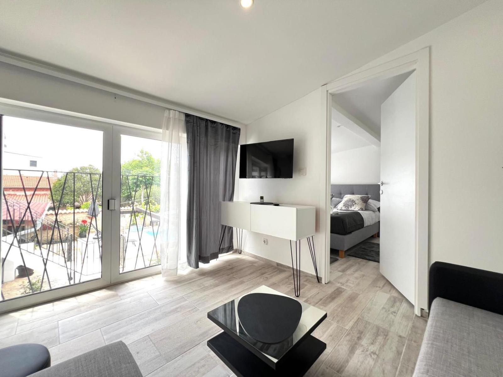 Azzurro Mare Apartment พูลา ภายนอก รูปภาพ