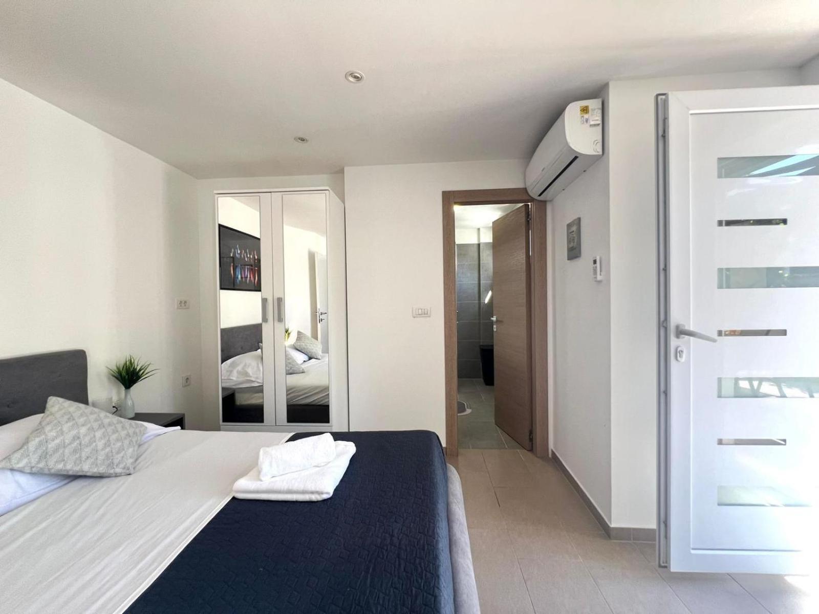 Azzurro Mare Apartment พูลา ภายนอก รูปภาพ