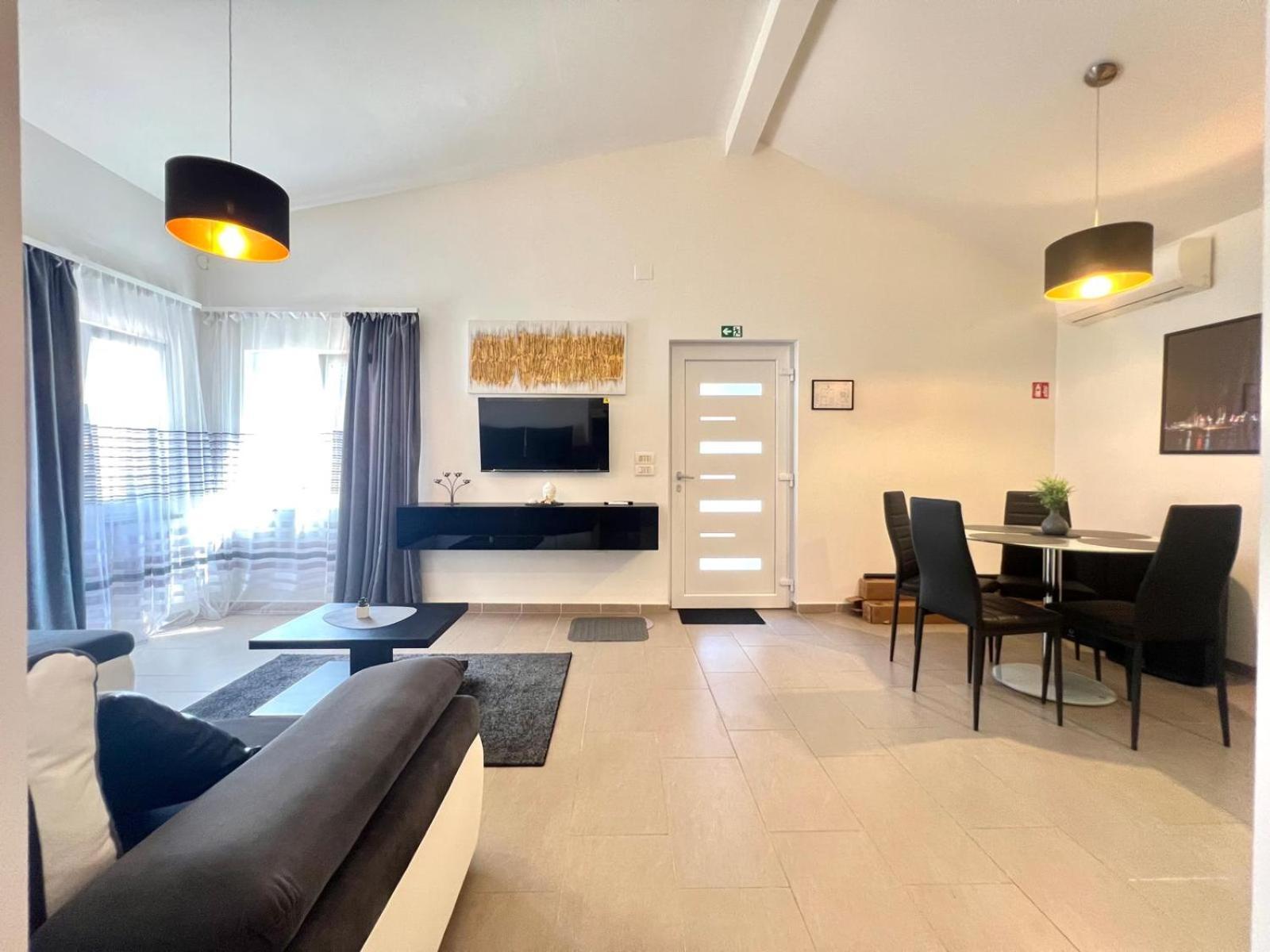Azzurro Mare Apartment พูลา ภายนอก รูปภาพ
