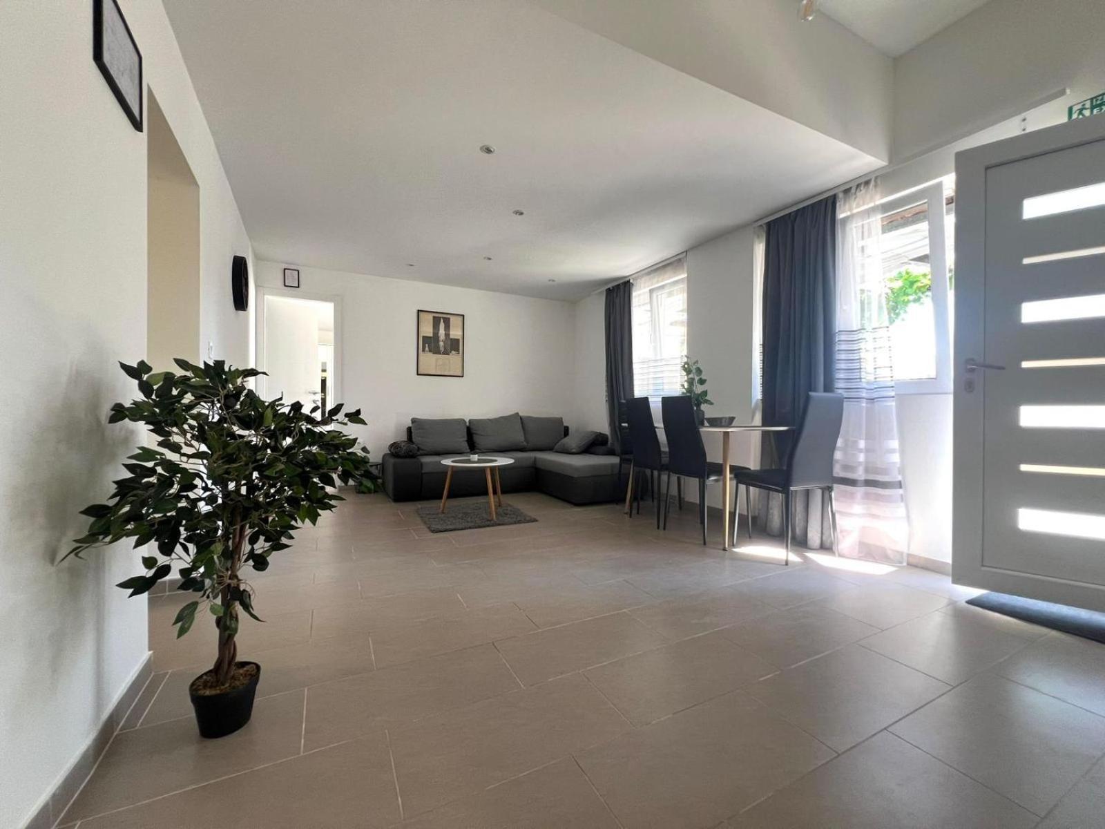 Azzurro Mare Apartment พูลา ภายนอก รูปภาพ