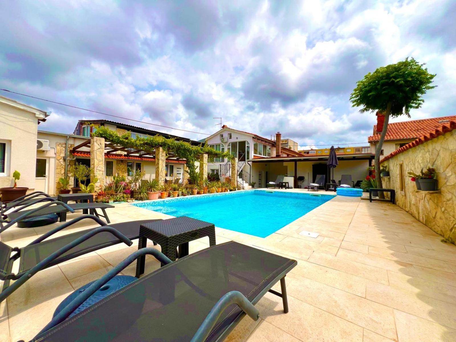 Azzurro Mare Apartment พูลา ภายนอก รูปภาพ