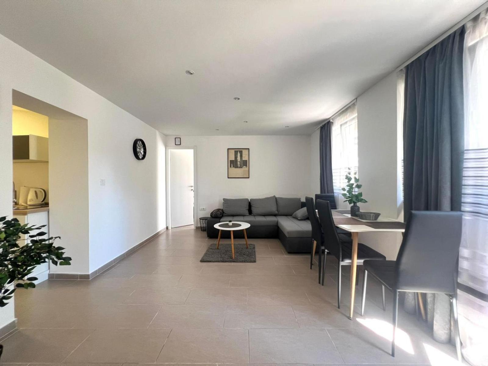 Azzurro Mare Apartment พูลา ภายนอก รูปภาพ