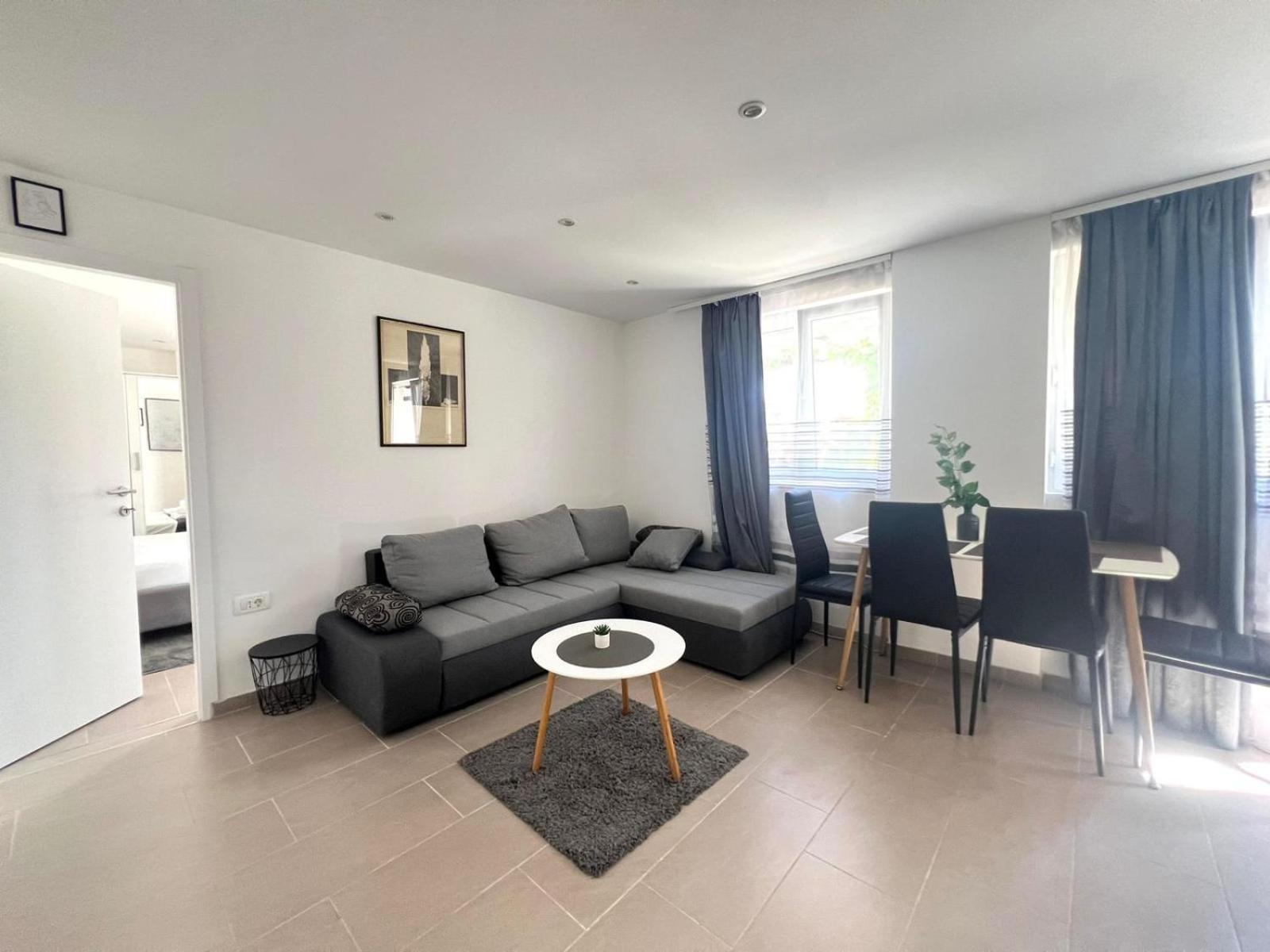 Azzurro Mare Apartment พูลา ภายนอก รูปภาพ