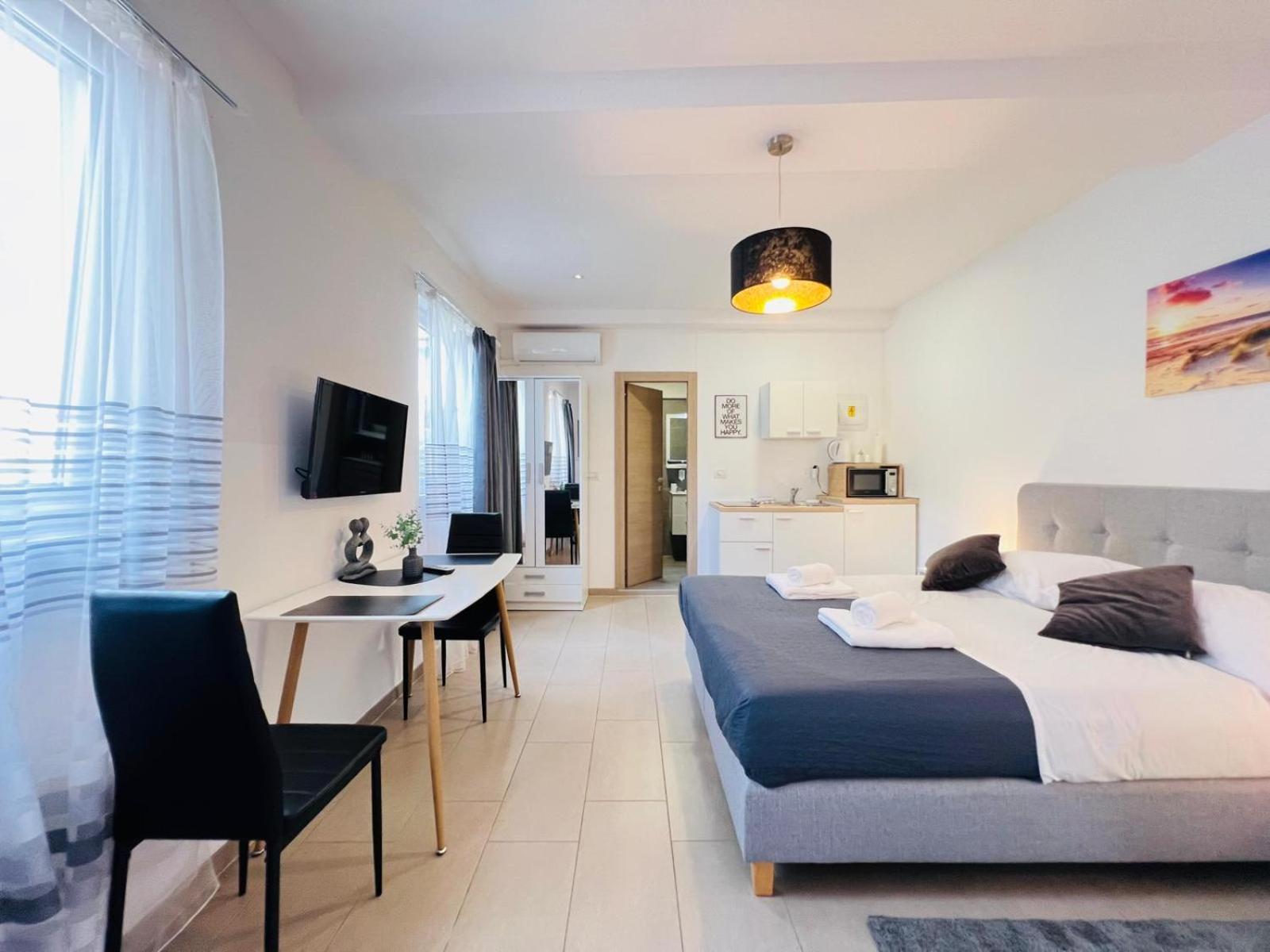 Azzurro Mare Apartment พูลา ภายนอก รูปภาพ