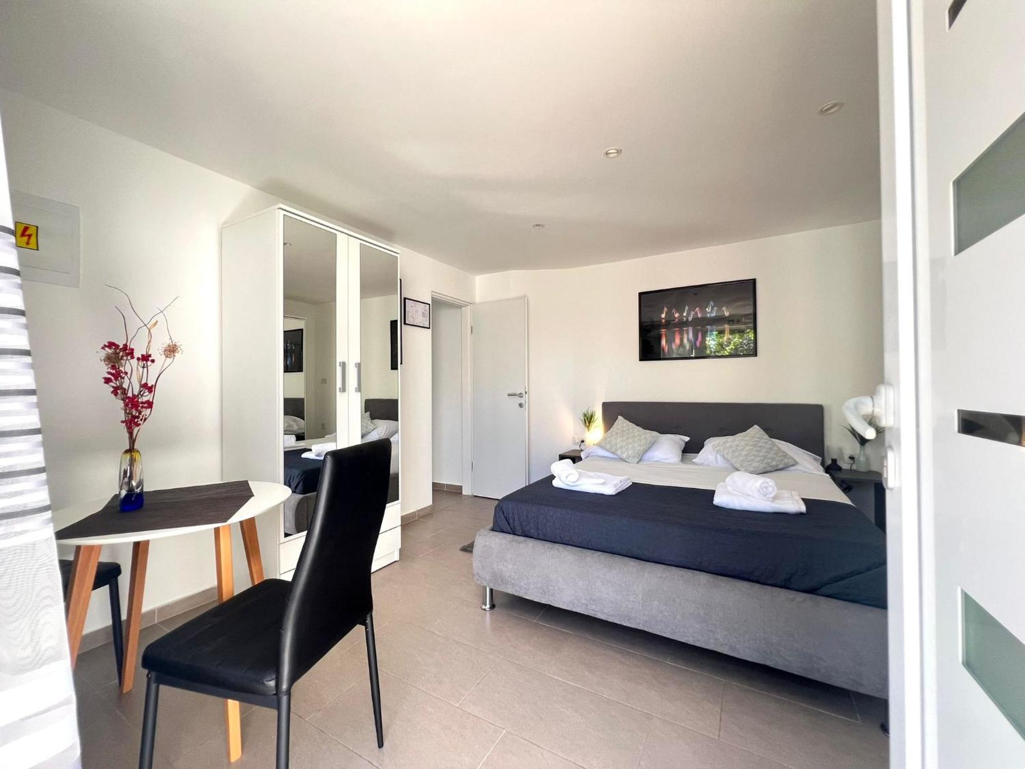 Azzurro Mare Apartment พูลา ภายนอก รูปภาพ