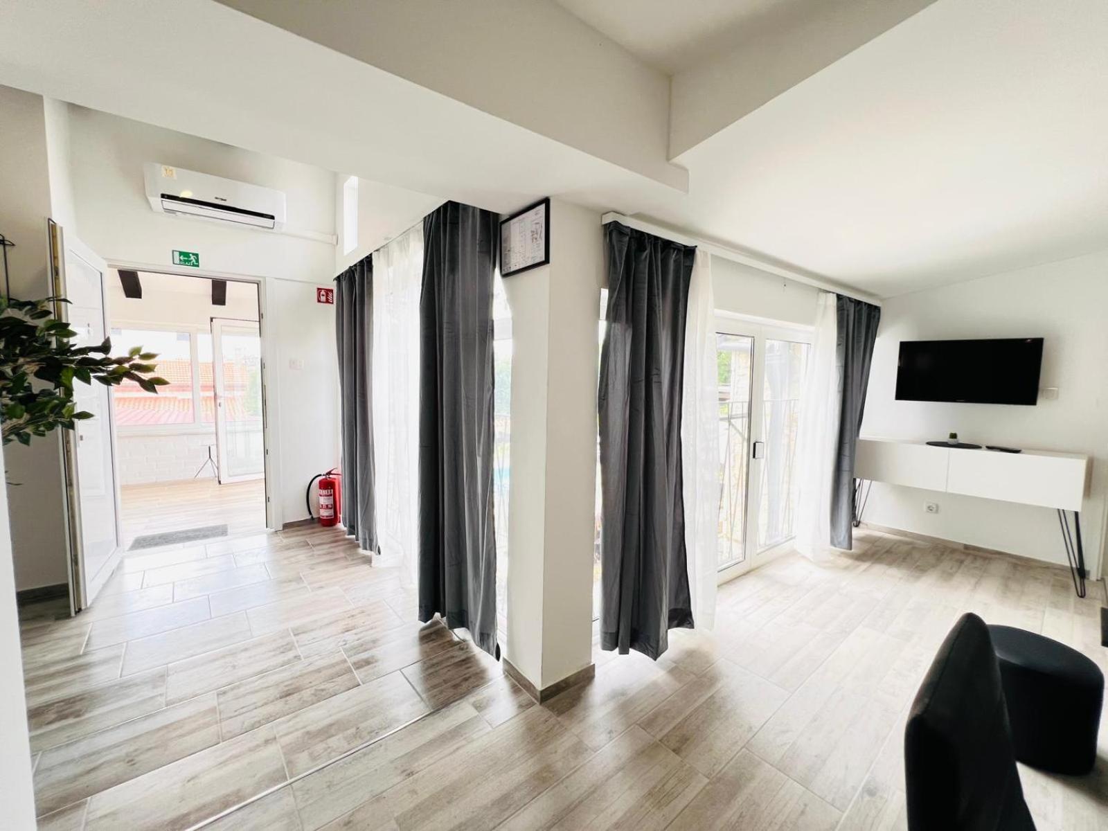 Azzurro Mare Apartment พูลา ภายนอก รูปภาพ