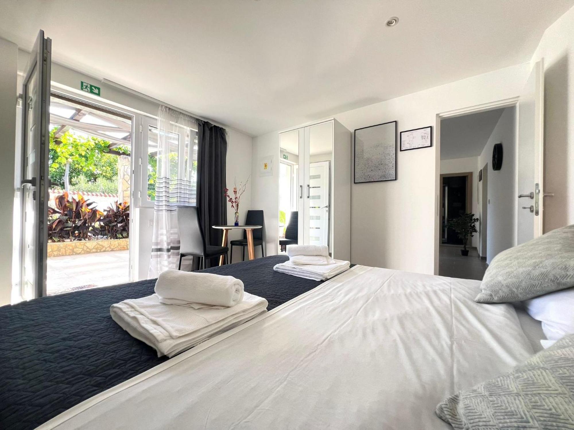 Azzurro Mare Apartment พูลา ภายนอก รูปภาพ
